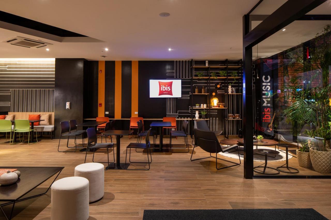 Отель Ibis Санта-Крус-де-ла-Сьерра Экстерьер фото